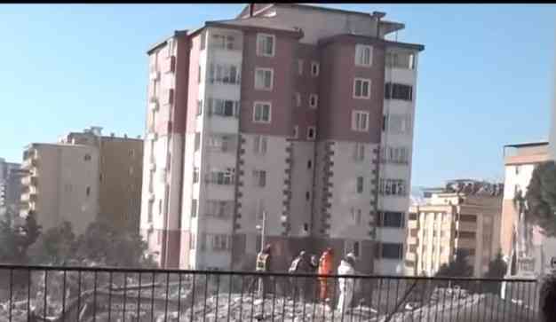 GRAĐENA PO PROPISU: Ovo je zgrada u epicentru zemljotresa koja NIJE NI OKRNJENA! Čak ni tanjiri nisu popadali! (VIDEO, FOTO)